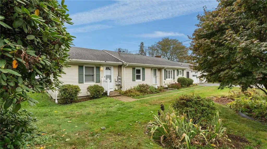 1533 East Main Road Portsmouth RI 02871