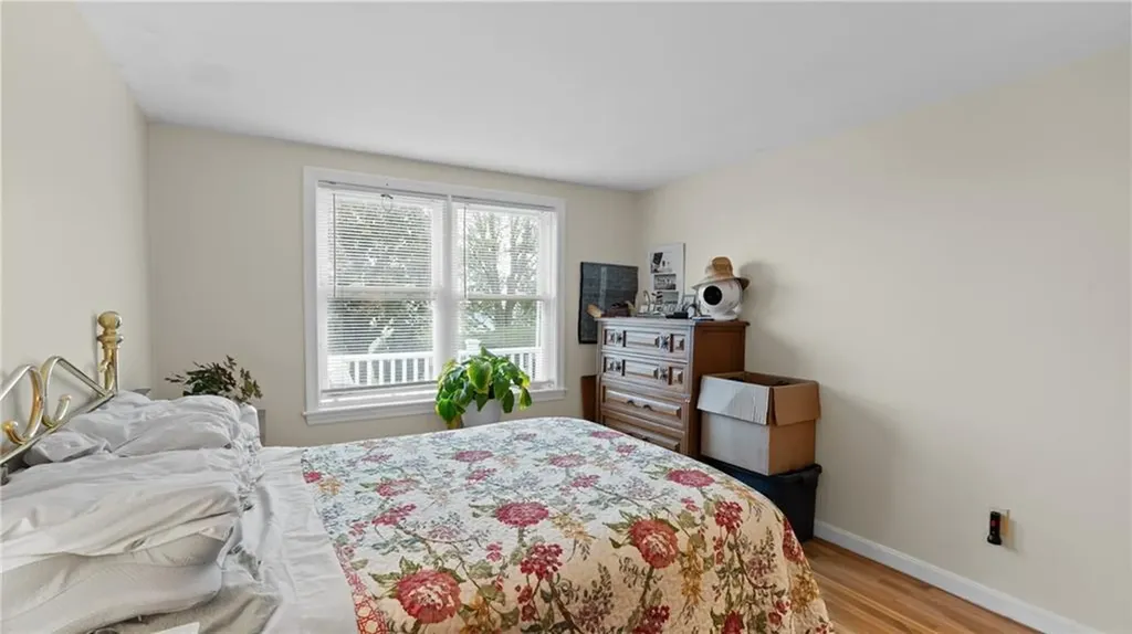 1533 East Main Road Portsmouth RI 02871