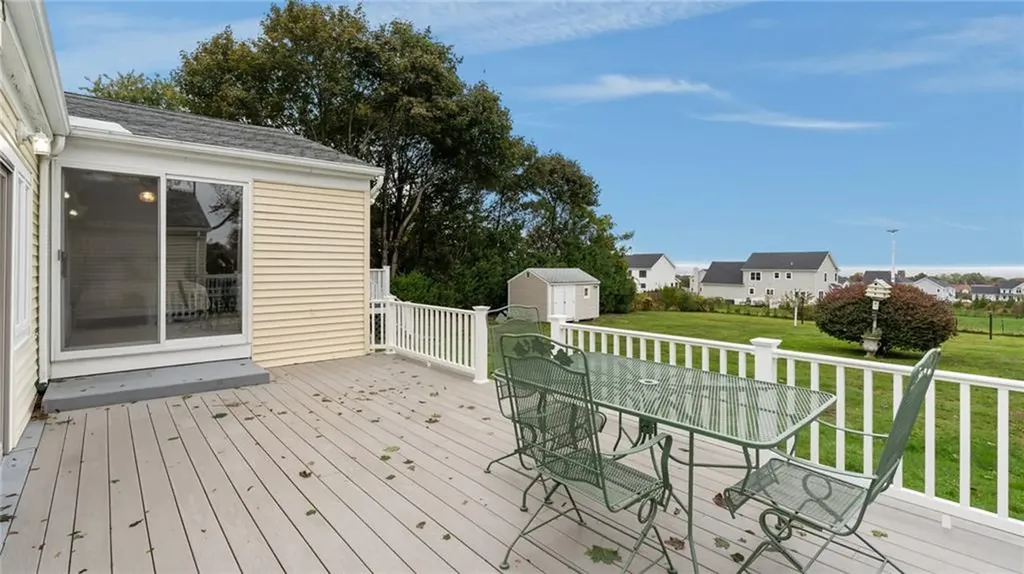 1533 East Main Road Portsmouth RI 02871