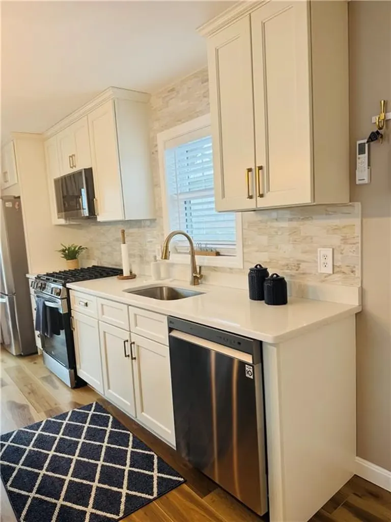 230 Cedar Avenue Portsmouth RI 02871
