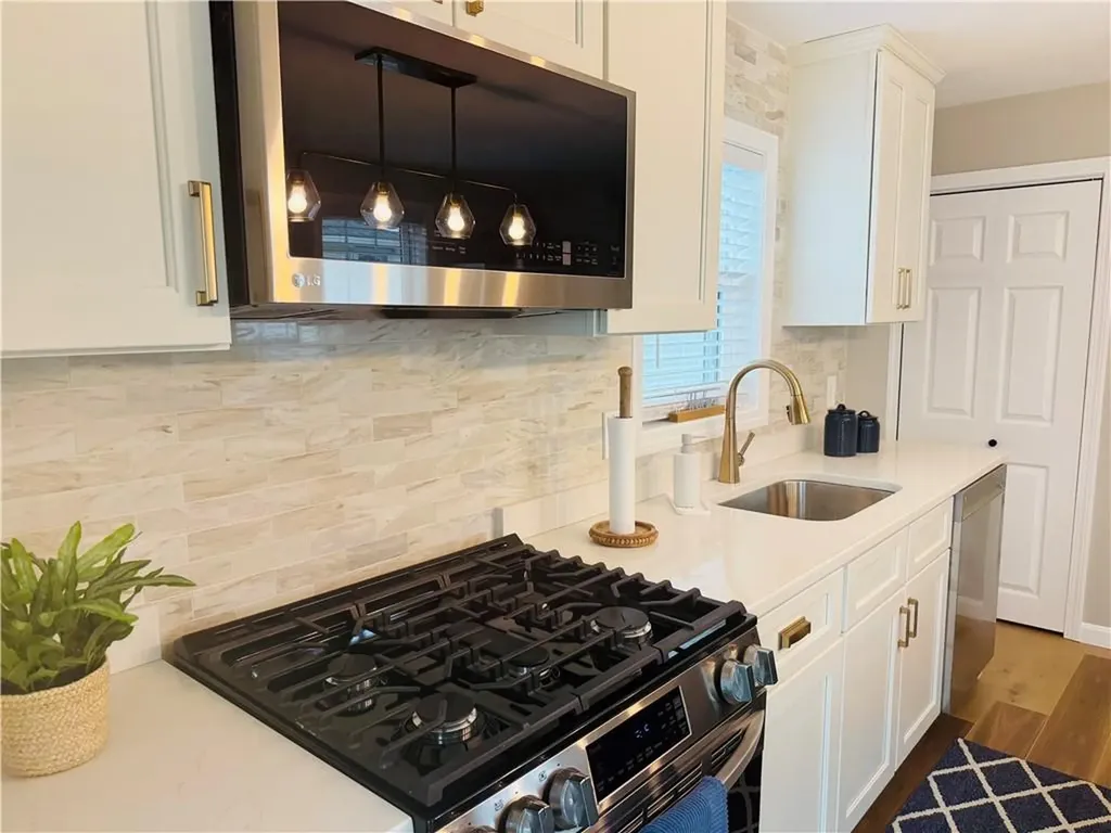 230 Cedar Avenue Portsmouth RI 02871