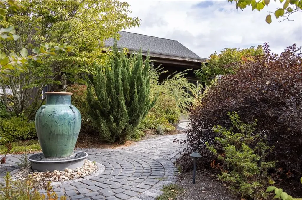 47 Tuckertown Road South Kingstown RI 02879
