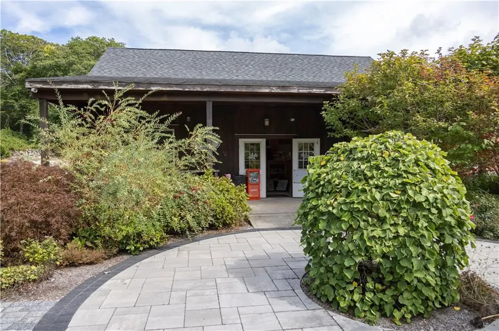 47 Tuckertown Road South Kingstown RI 02879