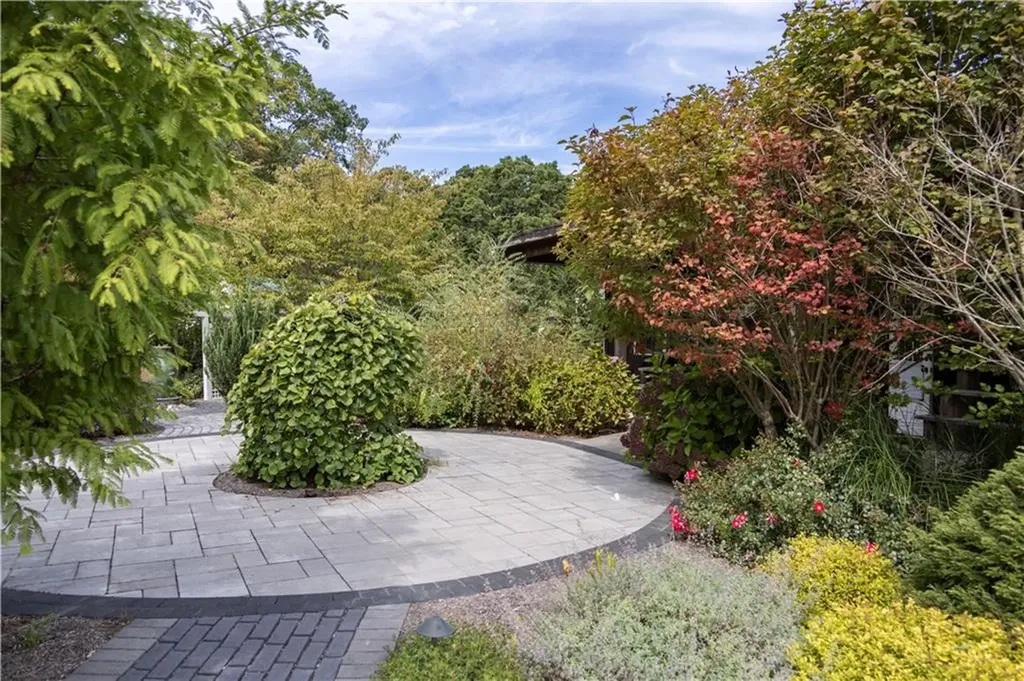 47 Tuckertown Road South Kingstown RI 02879