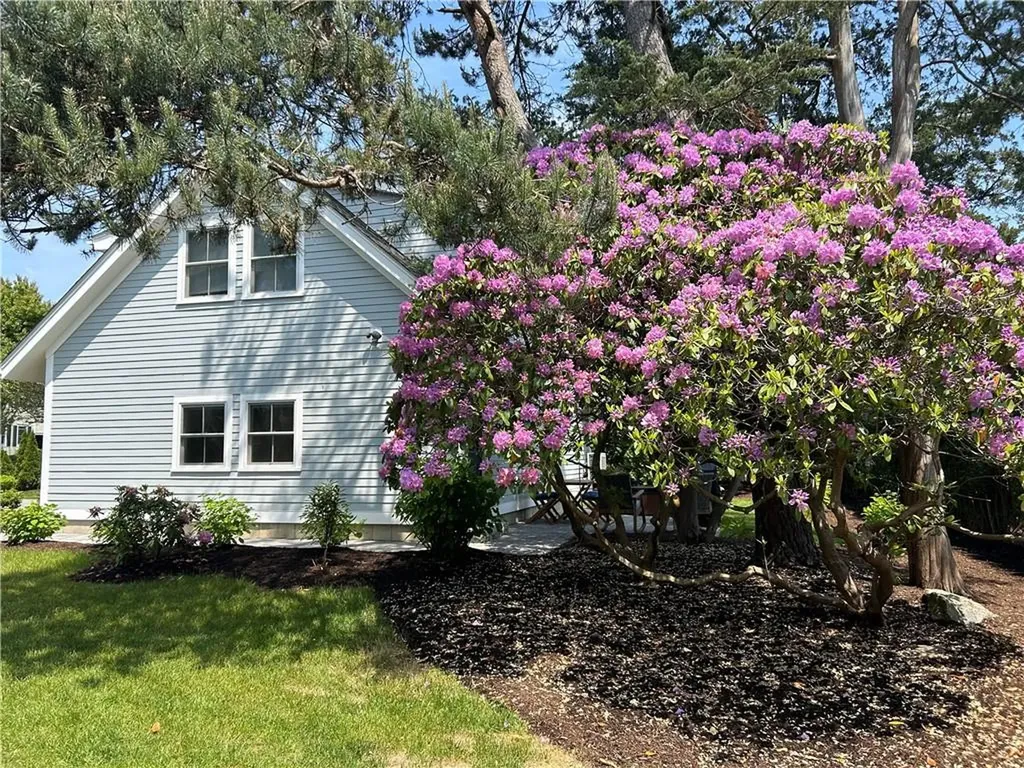 5 Key Court Newport RI 02840-4217