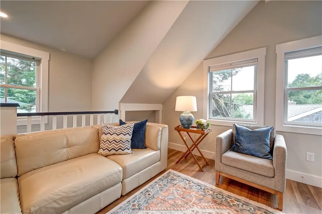 5 Key Court Newport RI 02840-4217