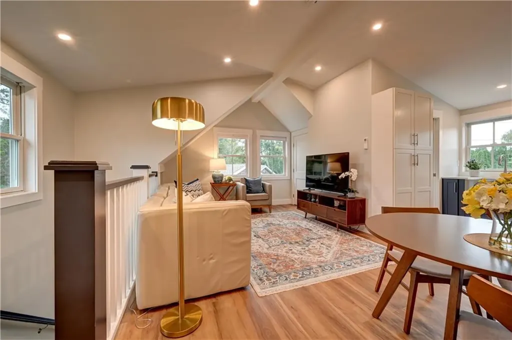 5 Key Court Newport RI 02840-4217