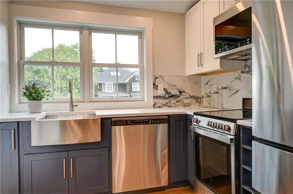 5 Key Court Newport RI 02840-4217