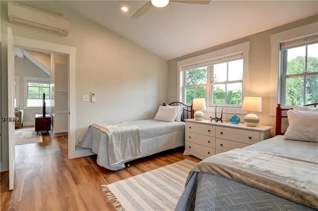 5 Key Court Newport RI 02840-4217