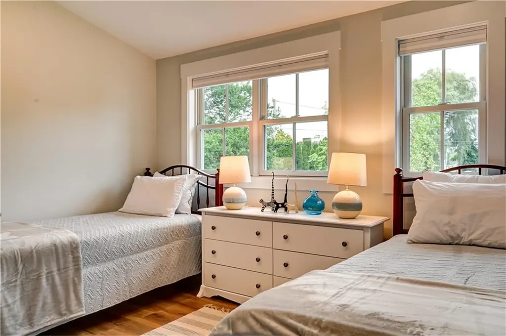 5 Key Court Newport RI 02840-4217