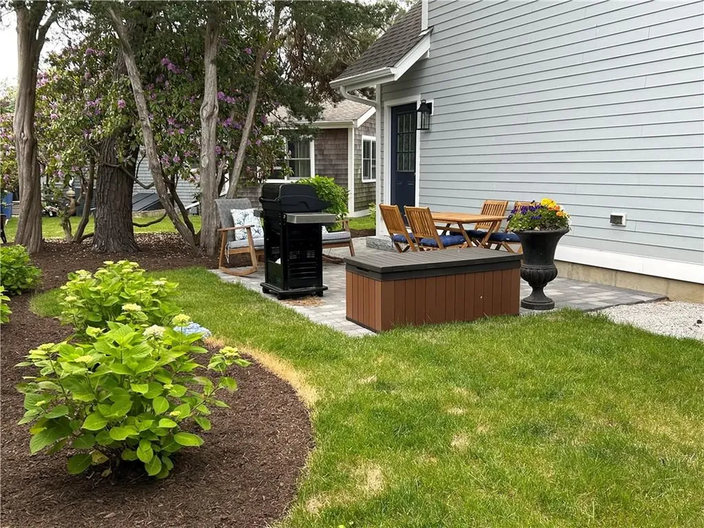 5 Key Court Newport RI 02840-4217