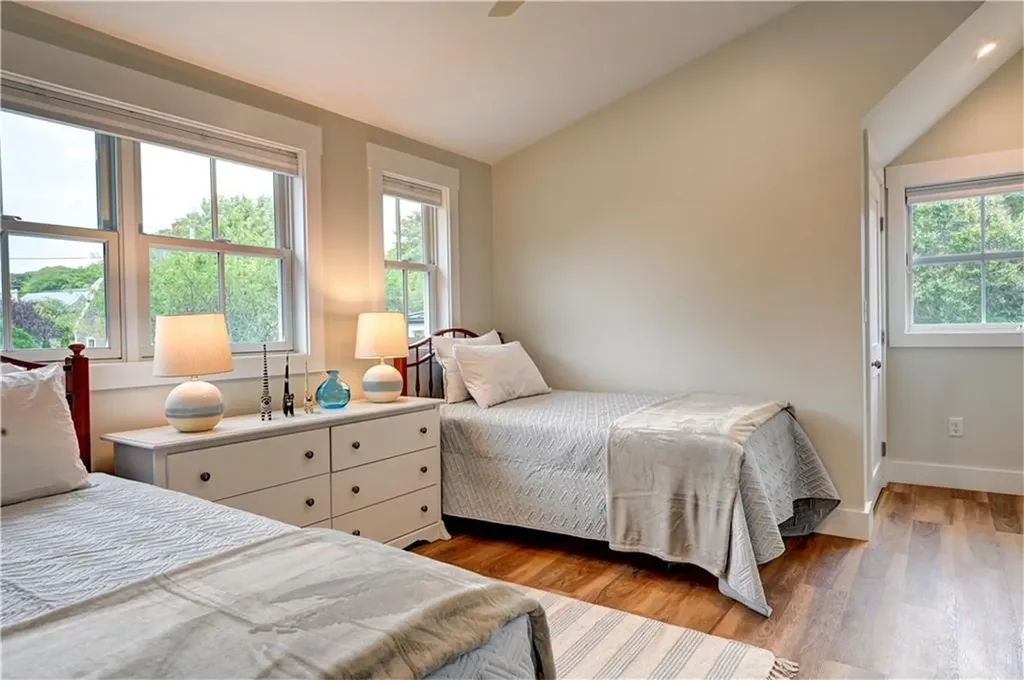 5 Key Court Newport RI 02840-4217