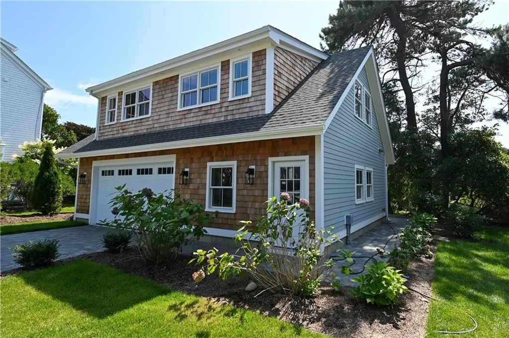 5 Key Court Newport RI 02840-4217
