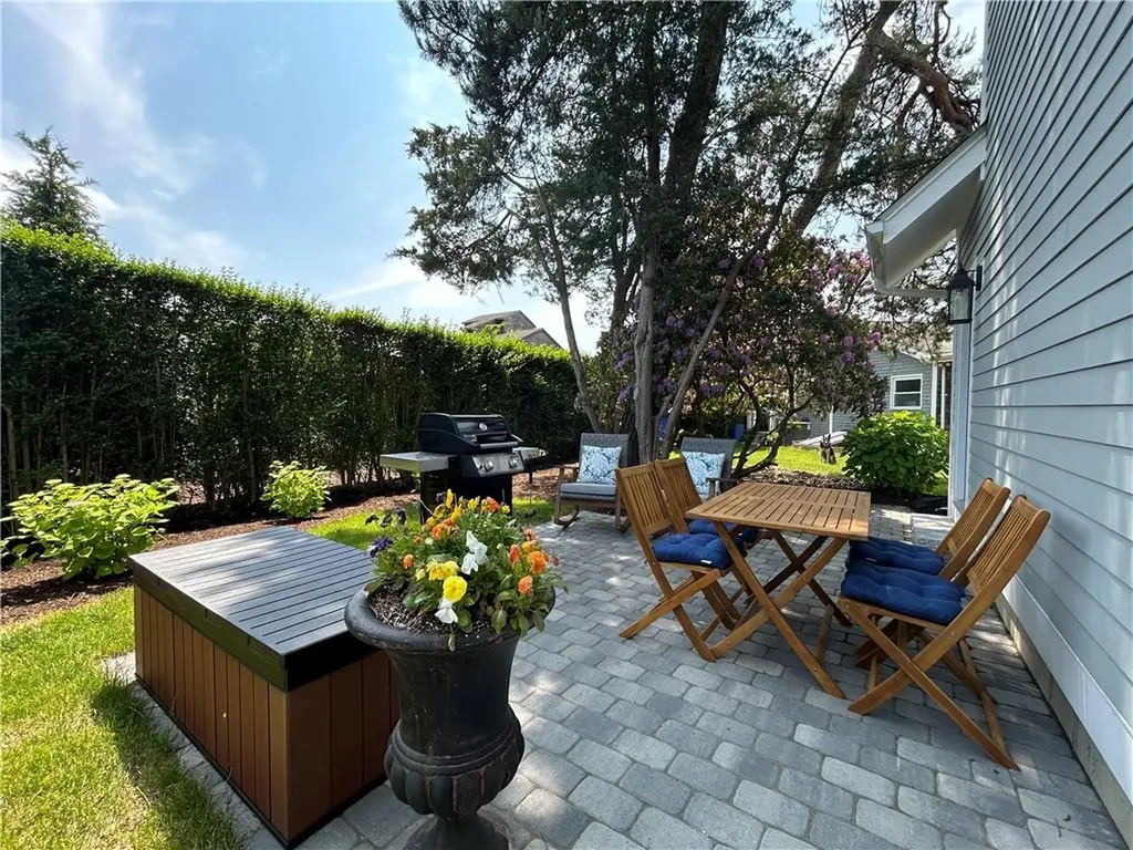 5 Key Court Newport RI 02840-4217