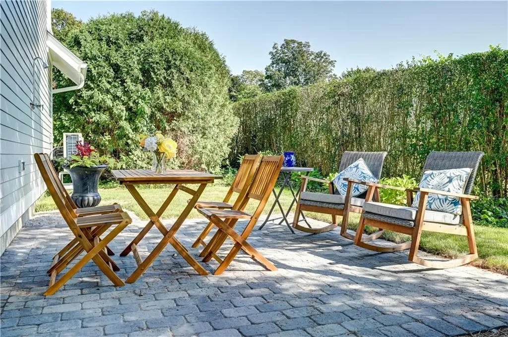 5 Key Court Newport RI 02840-4217