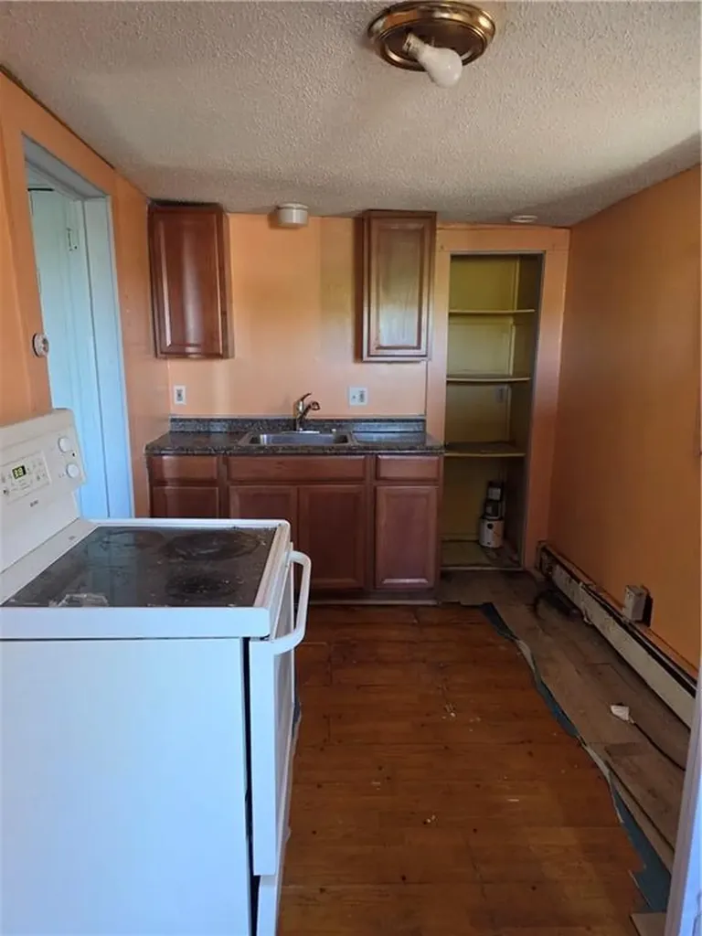 187 Boyden Street Woonsocket RI 02895