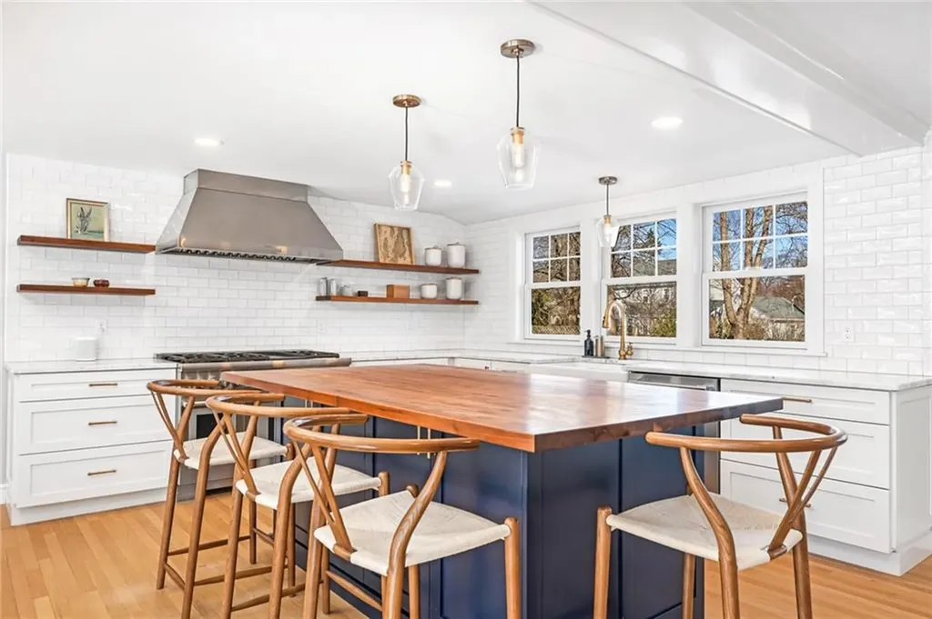 51 Hawthorne Avenue Barrington RI 02806