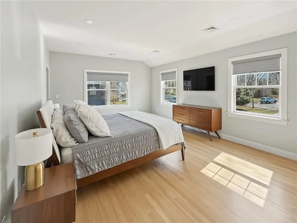 51 Hawthorne Avenue Barrington RI 02806