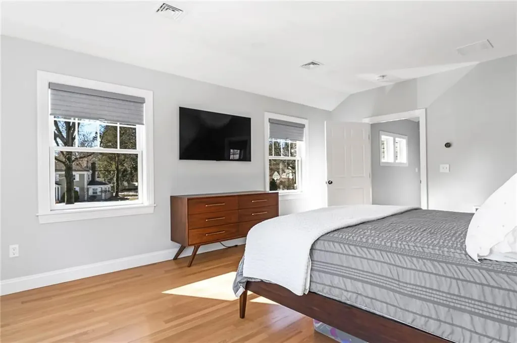 51 Hawthorne Avenue Barrington RI 02806