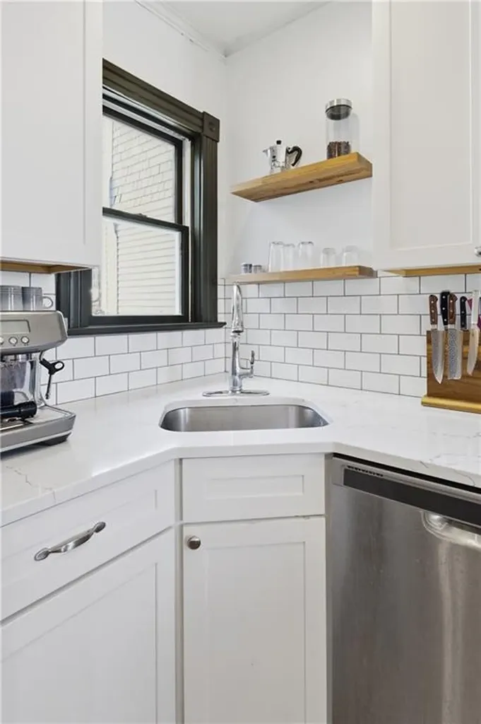 5 Meikle Avenue Newport RI 02840