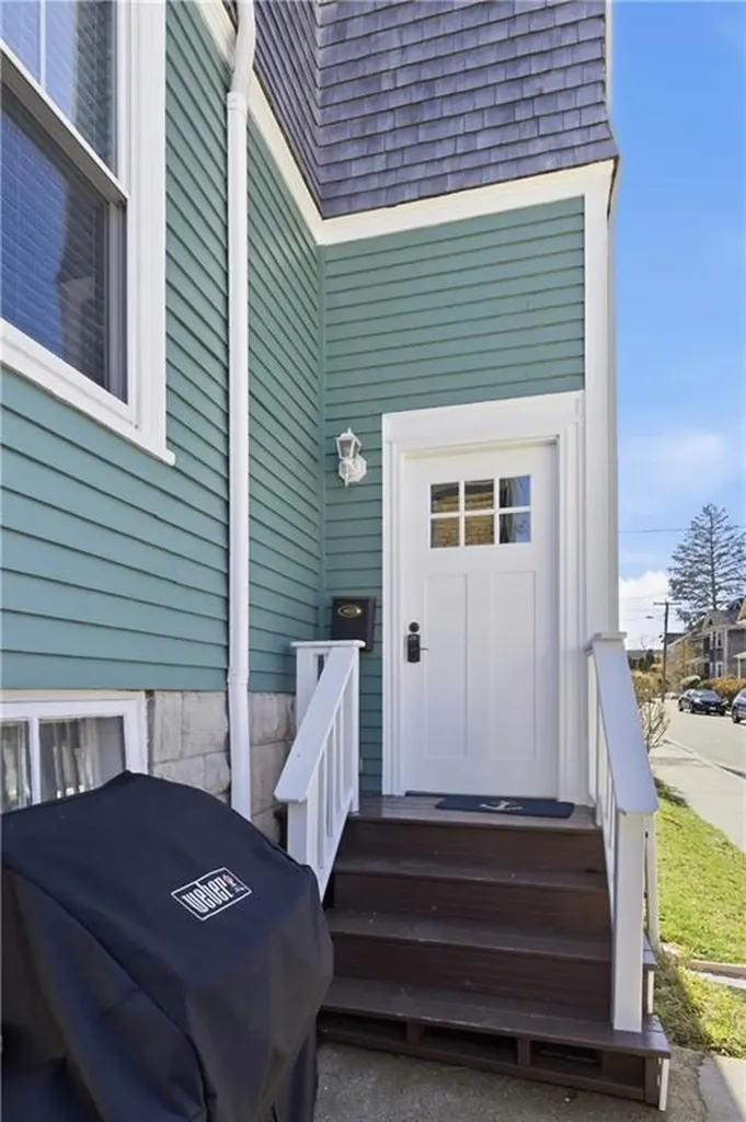 5 Meikle Avenue Newport RI 02840