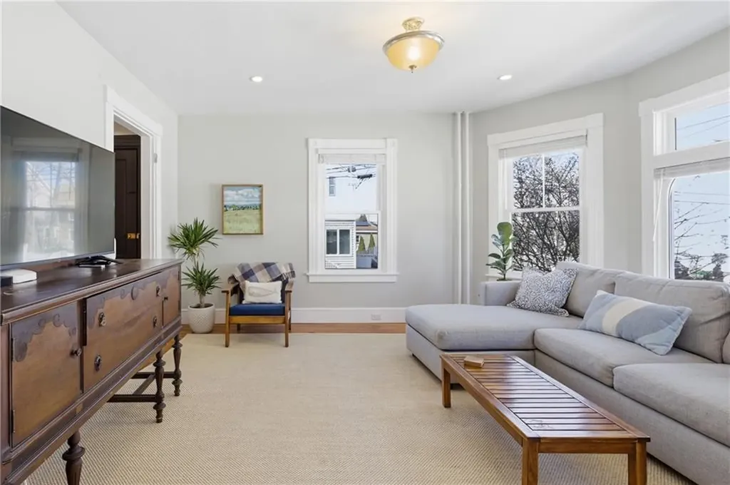 5 Meikle Avenue Newport RI 02840