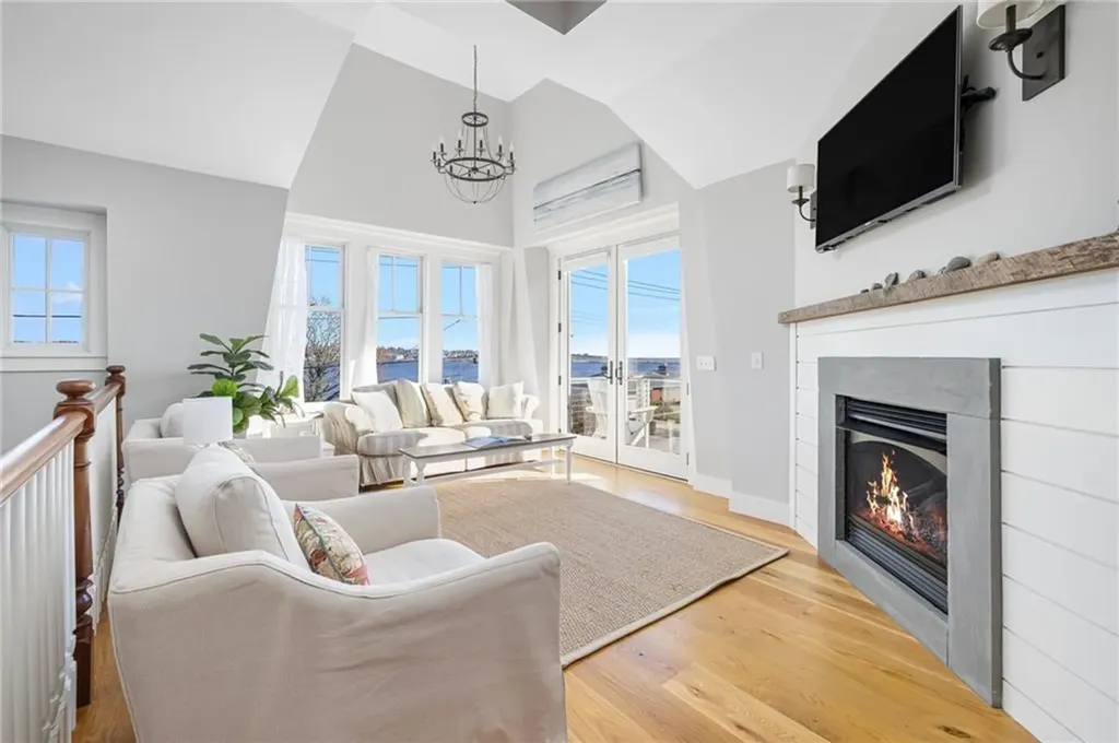 131 Eustis Avenue Newport RI 02840
