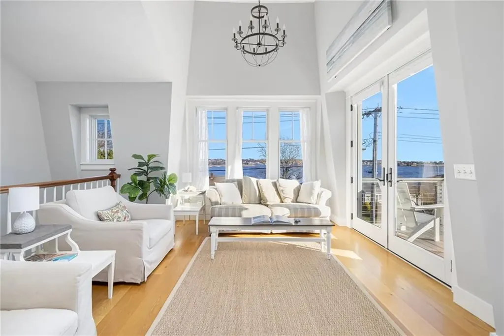 131 Eustis Avenue Newport RI 02840