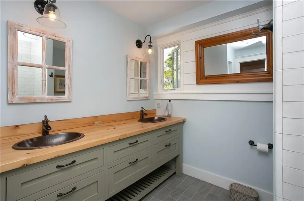 131 Eustis Avenue Newport RI 02840