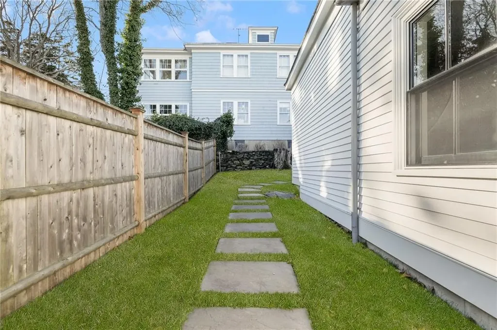 131 Eustis Avenue Newport RI 02840