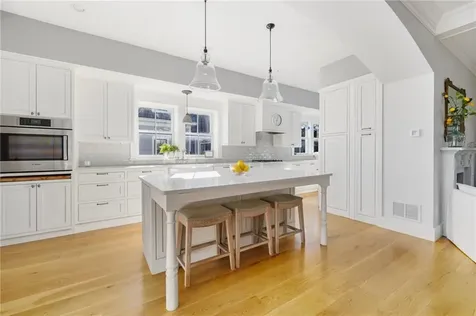 131 Eustis Avenue Newport RI 02840