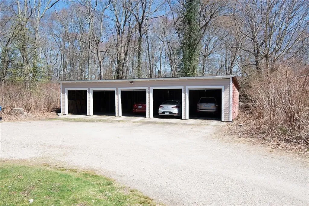 1729 South Road South Kingstown RI 02881