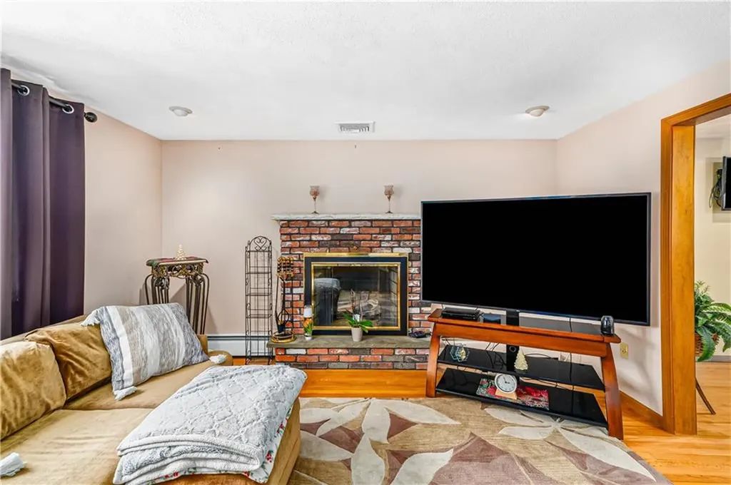 21 Hampton Avenue Warwick RI 02889