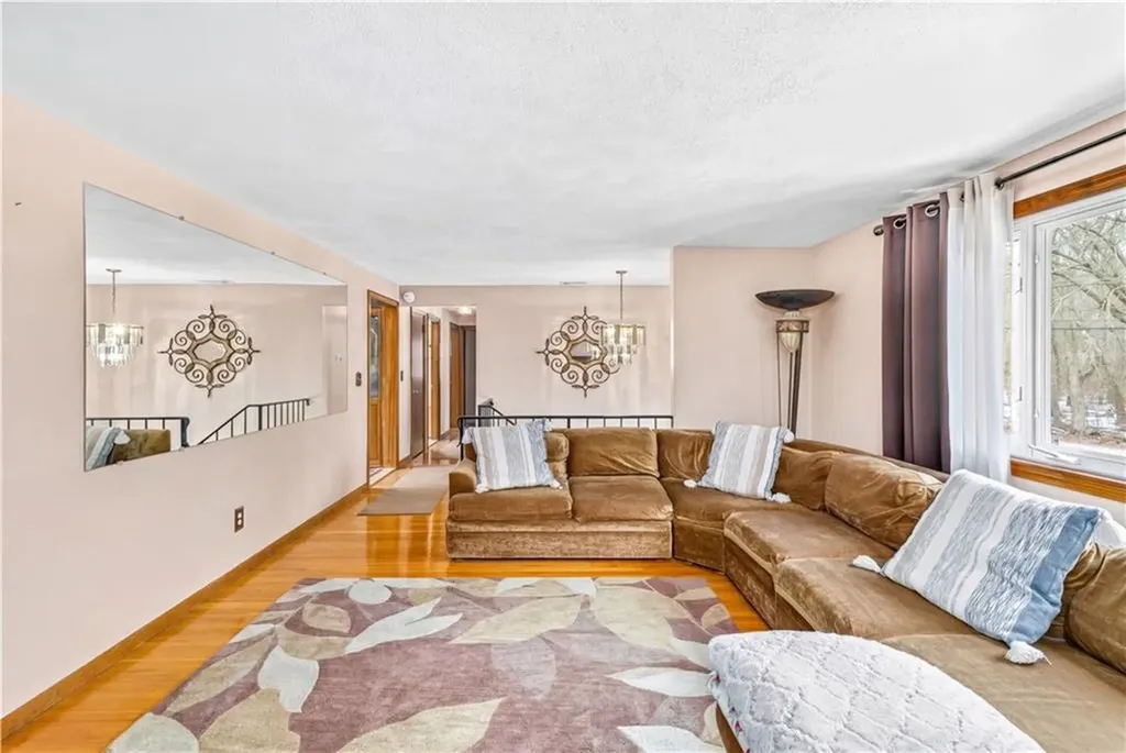 21 Hampton Avenue Warwick RI 02889