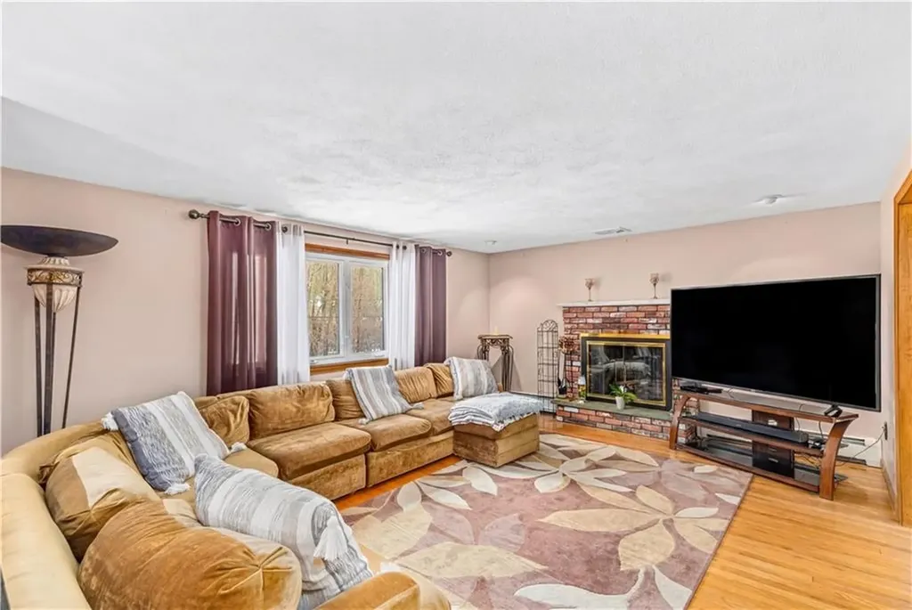 21 Hampton Avenue Warwick RI 02889