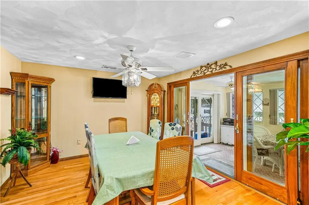 21 Hampton Avenue Warwick RI 02889