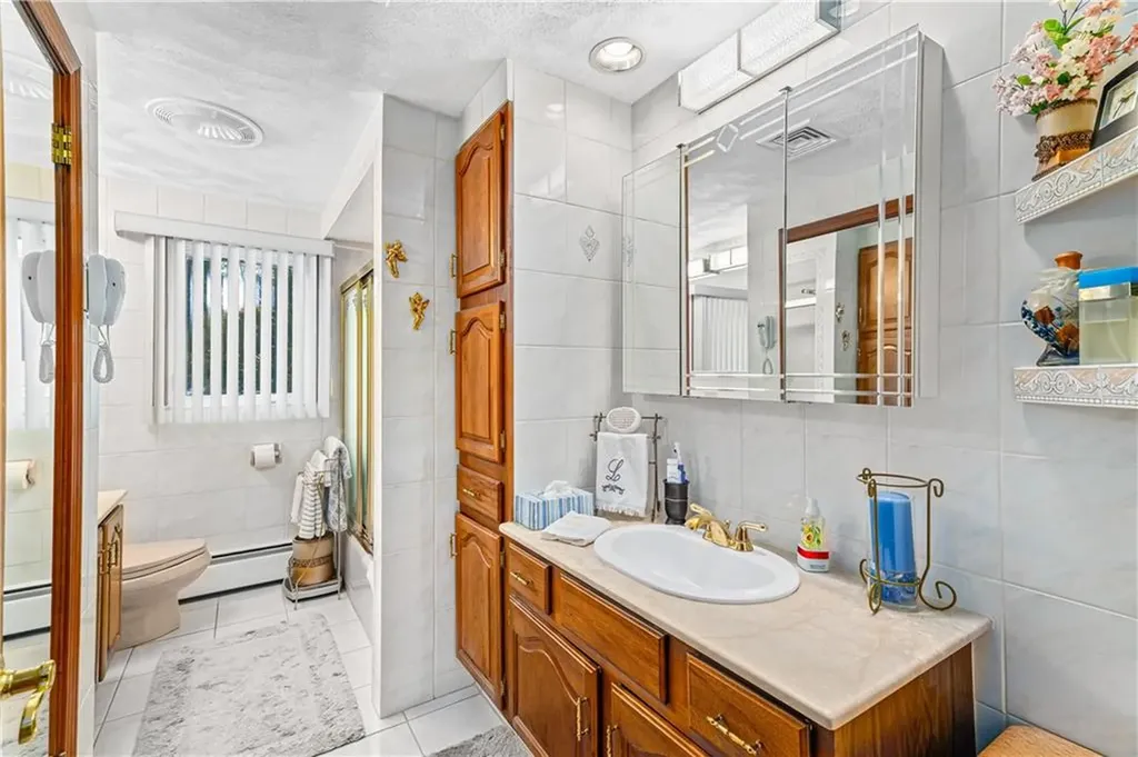 21 Hampton Avenue Warwick RI 02889