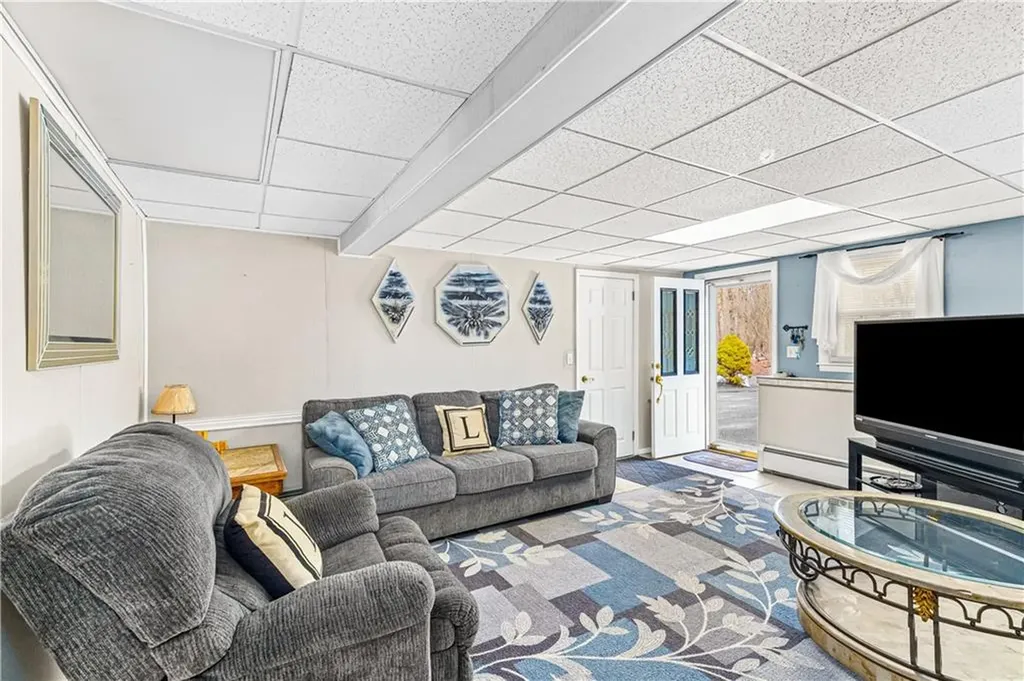 21 Hampton Avenue Warwick RI 02889