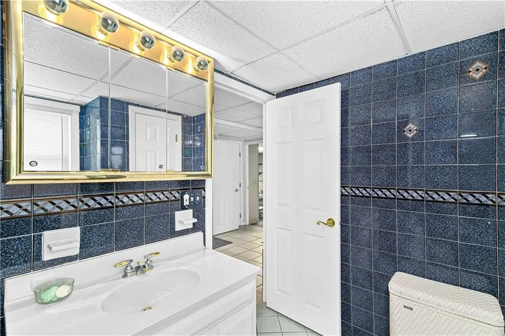 21 Hampton Avenue Warwick RI 02889