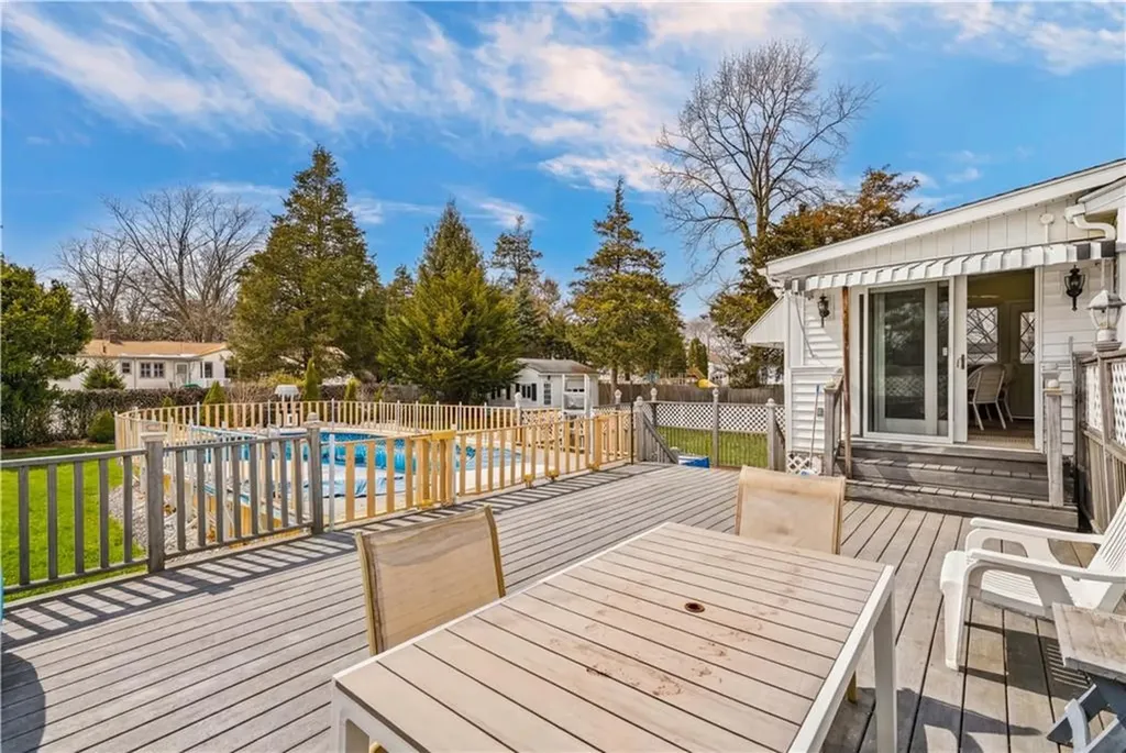 21 Hampton Avenue Warwick RI 02889