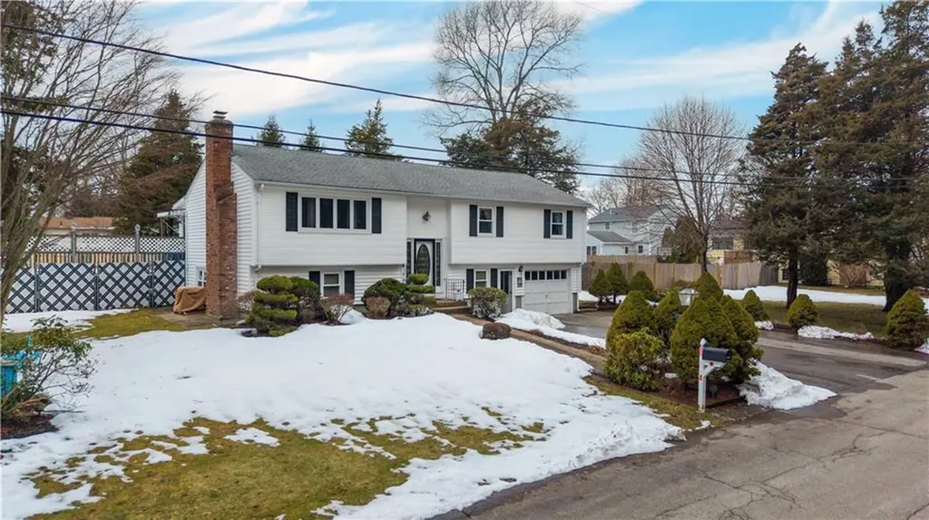 21 Hampton Avenue Warwick RI 02889
