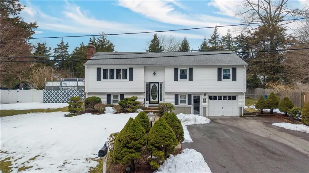 21 Hampton Avenue Warwick RI 02889