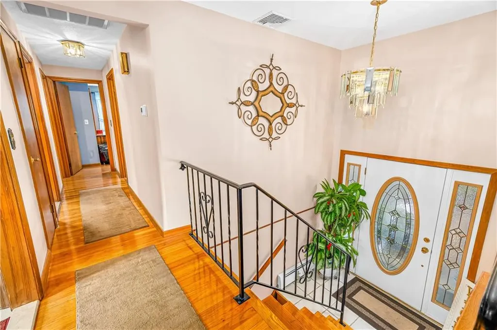 21 Hampton Avenue Warwick RI 02889