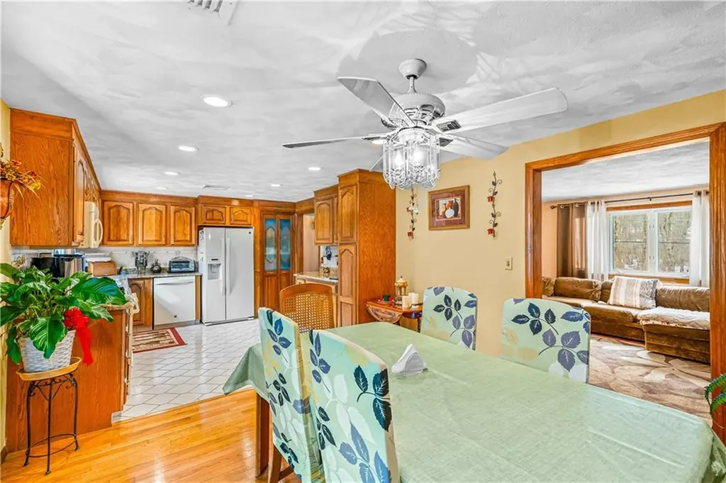 21 Hampton Avenue Warwick RI 02889