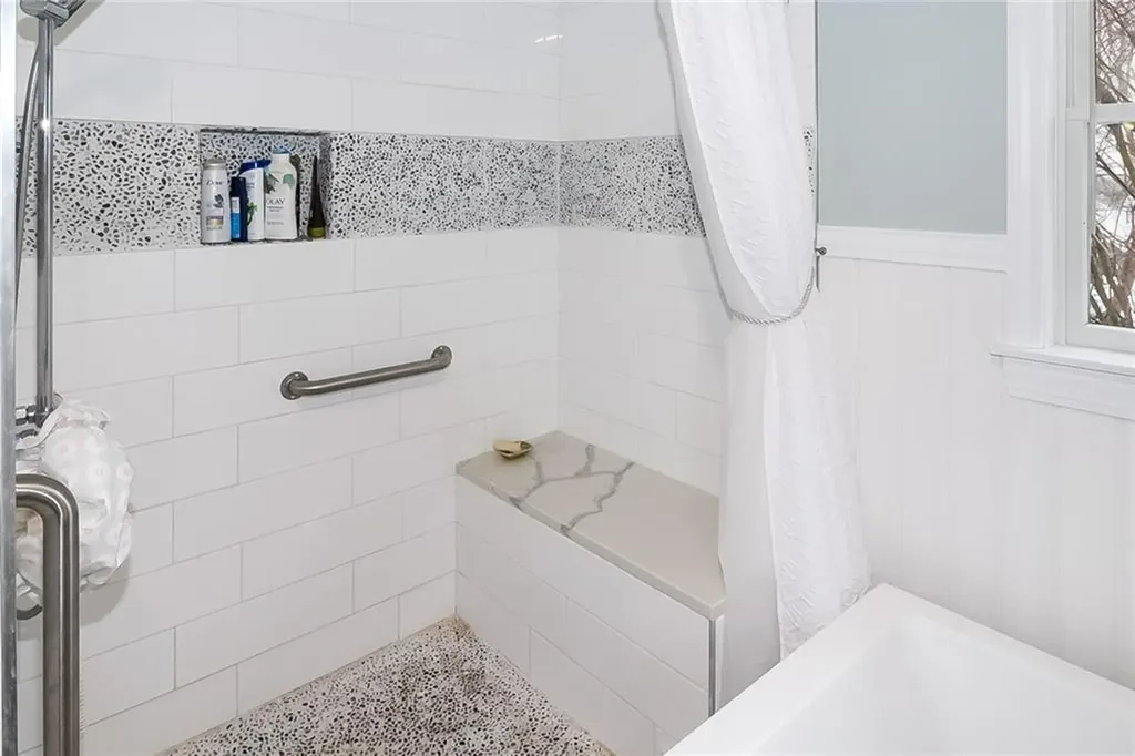 641 Middle Road Portsmouth RI 02871