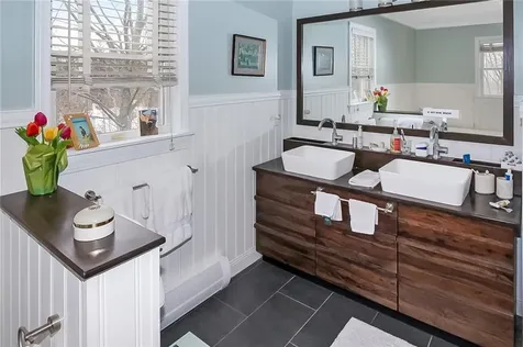 641 Middle Road Portsmouth RI 02871