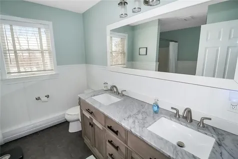 641 Middle Road Portsmouth RI 02871