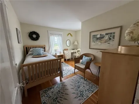 27 Red Cross Avenue Newport RI 02840