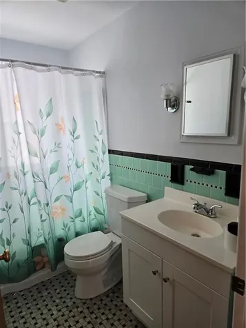 839 Greenwich Avenue Warwick RI 02886