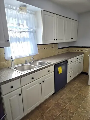 839 Greenwich Avenue Warwick RI 02886